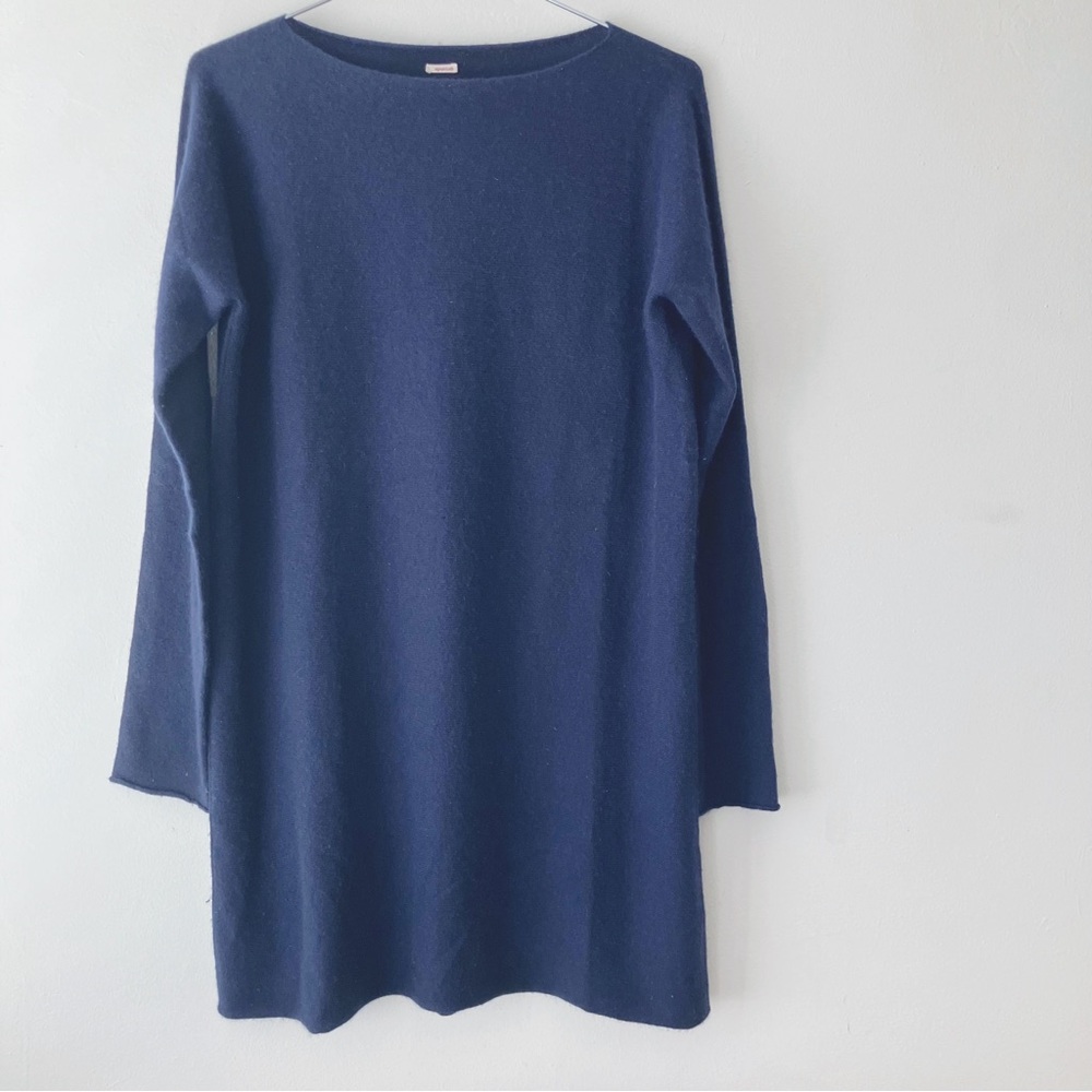 Apuntob • Pure Cashmere Longline Sweater in Navy Blue  *Flaws*